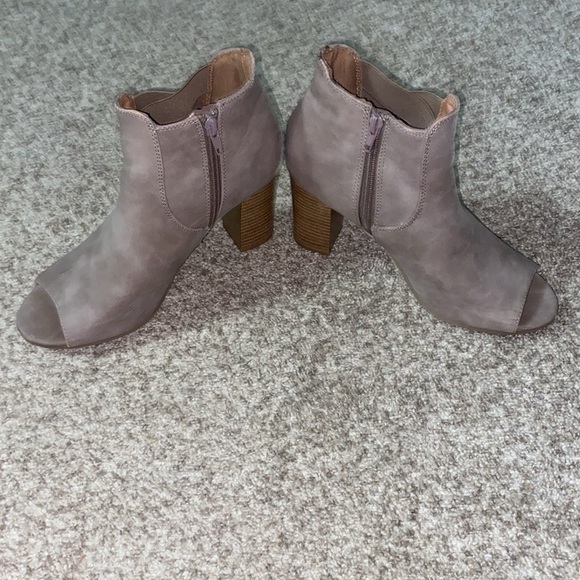 Open toe booties - Picture 4 of 8